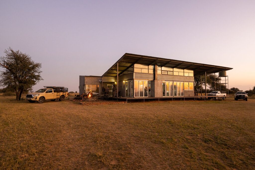 Luxury riverside lodge accommodation at Swaelkrans on the Vaal River